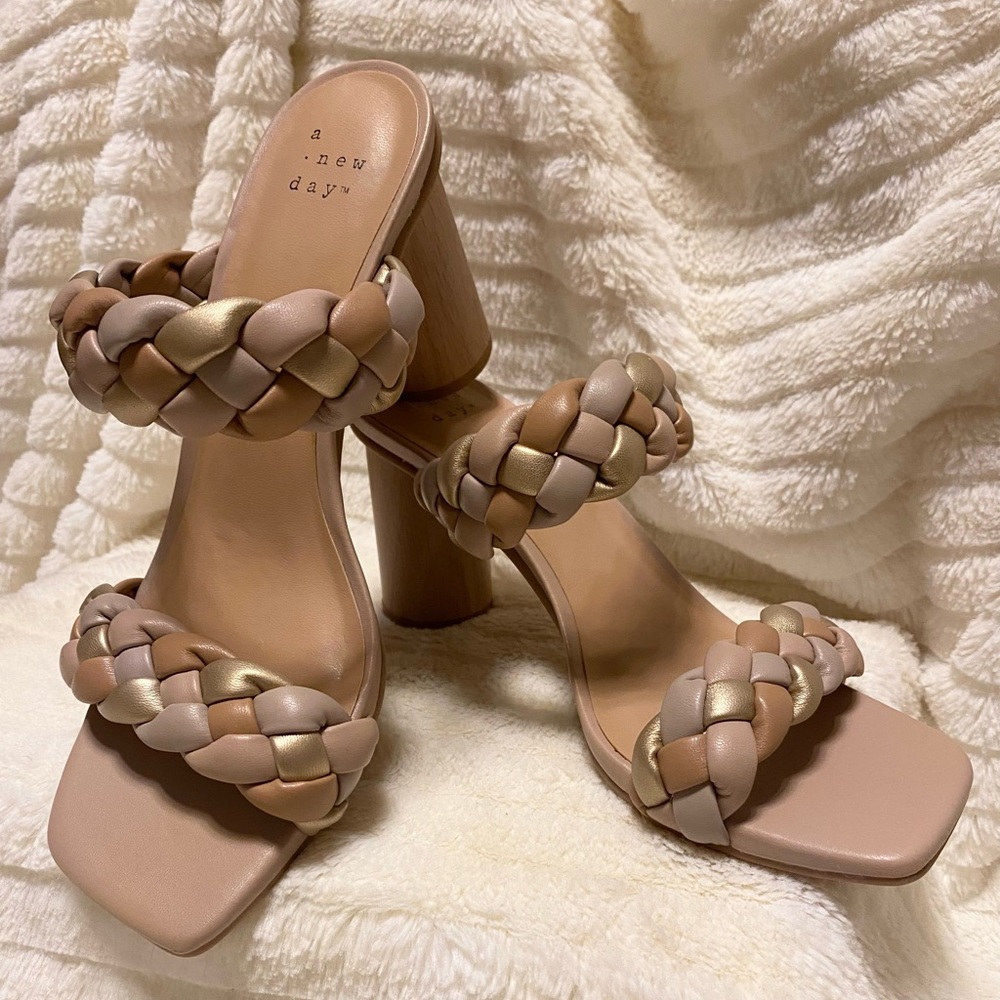 NWOT Sandals, Slides w/ Braided Straps of Variegated Neutral Tones, Size 6.5”